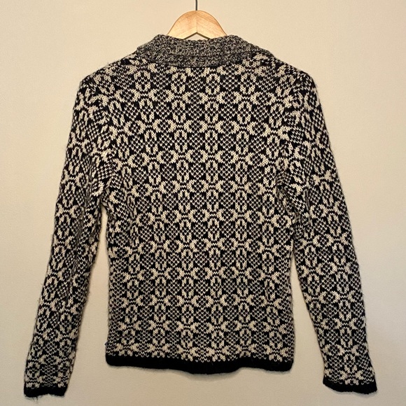 Banana Republic Sweater - Picture 5 of 6